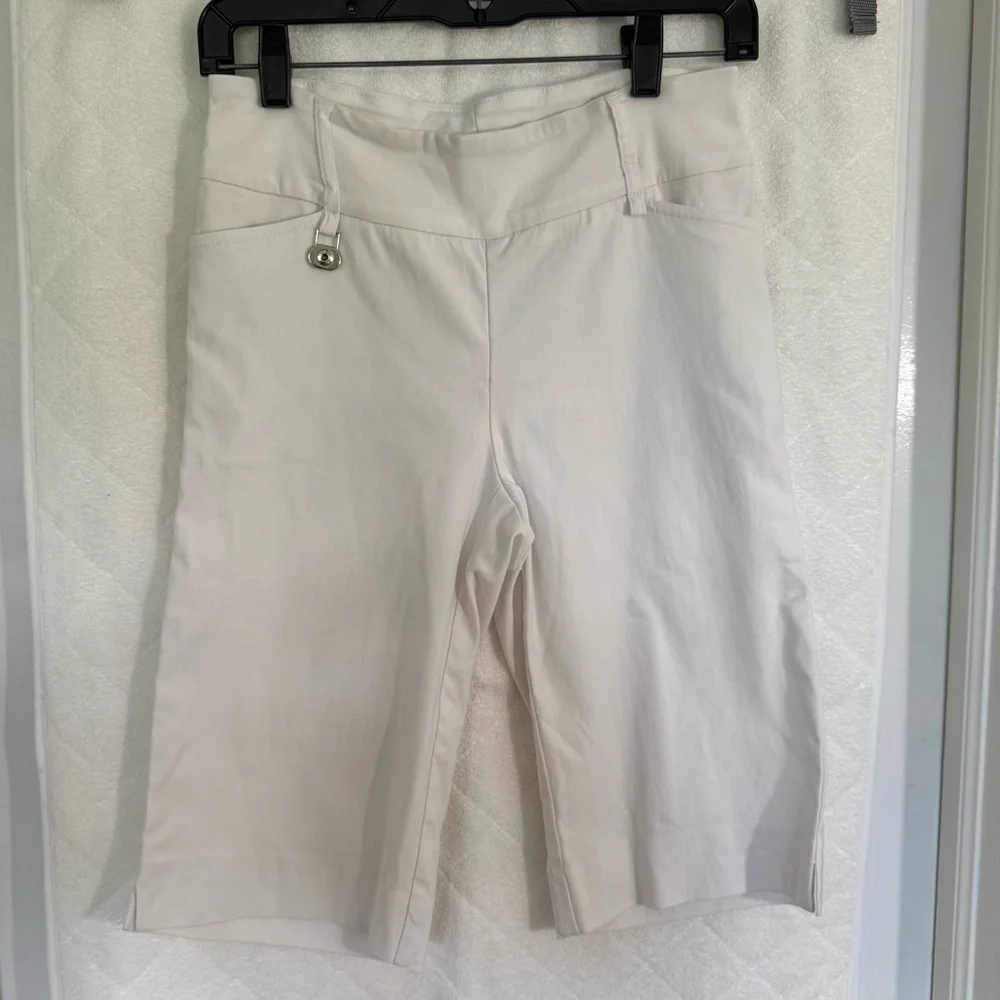 Women's Shorts - Picture 1 of 3